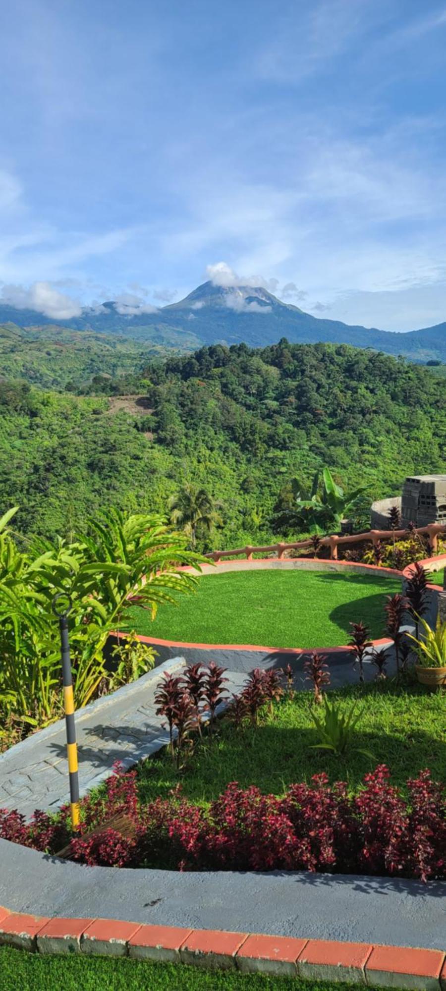 Serene Mountain Escape Digos Bagian luar foto