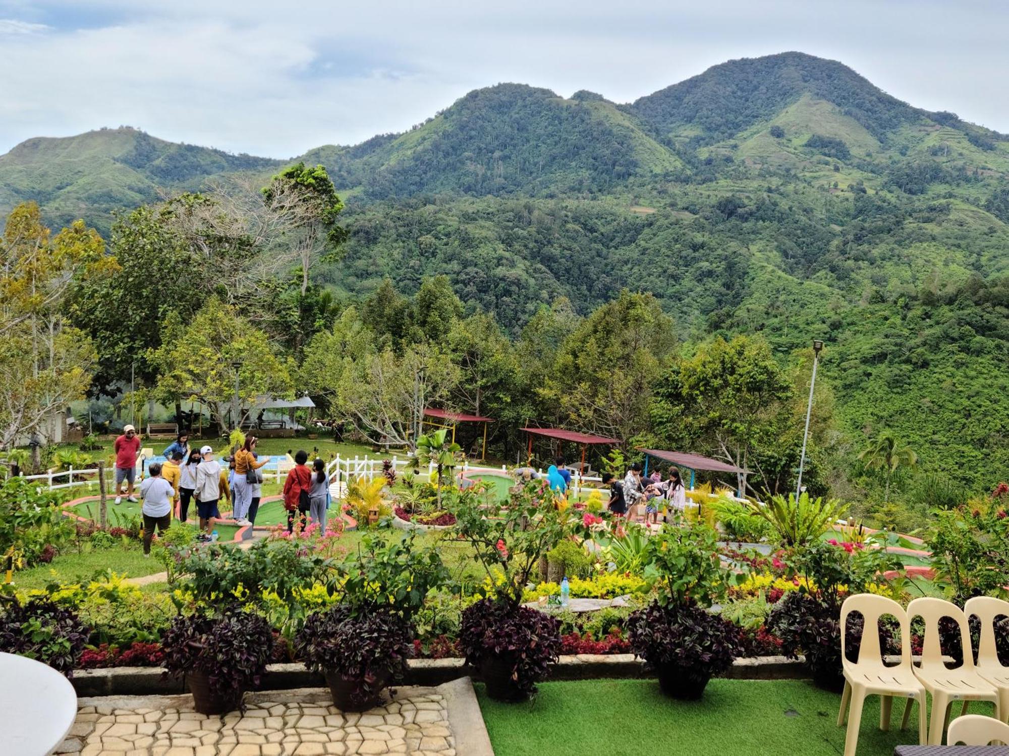 Serene Mountain Escape Digos Bagian luar foto